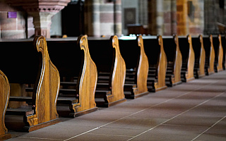 Jak radzić sobie z obostrzeniami w kościołach? „Wierni i księża są kreatywni”